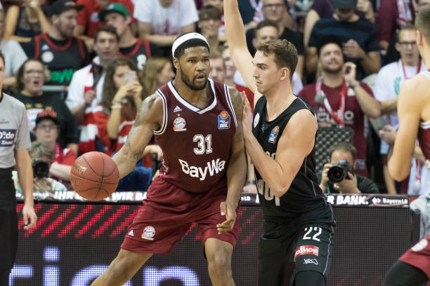 的多功能中 的多功能中