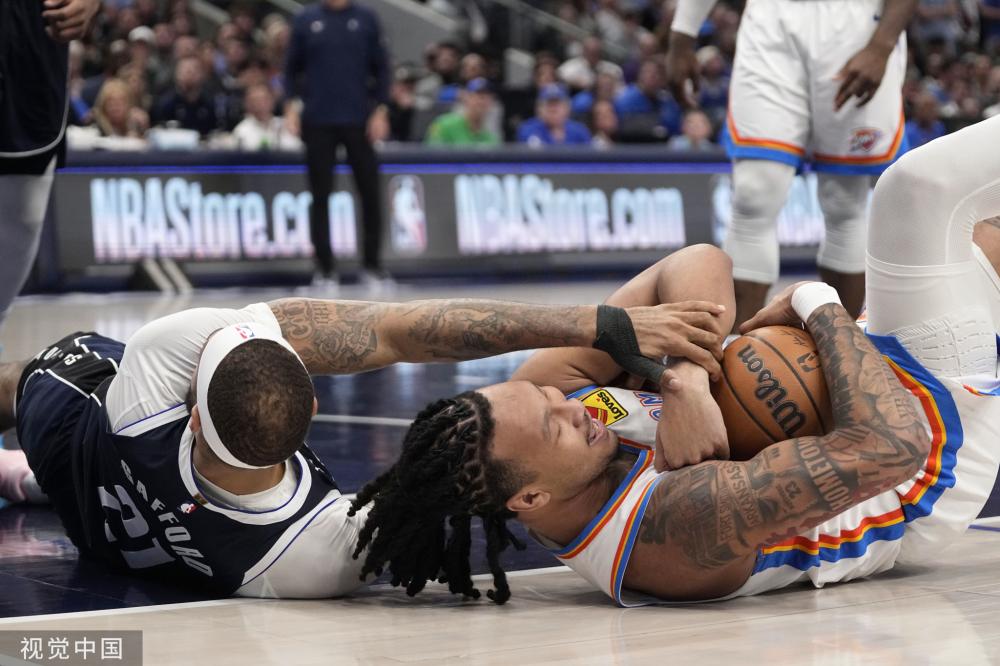 莱昂纳德在 莱昂纳德在